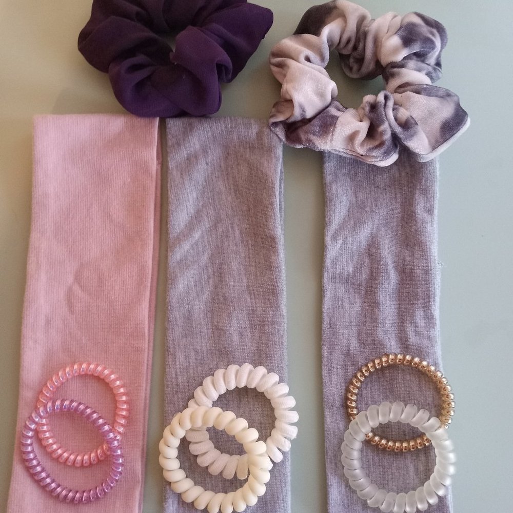 *FREE W/ ANY PURCHASE* Various hair accessories